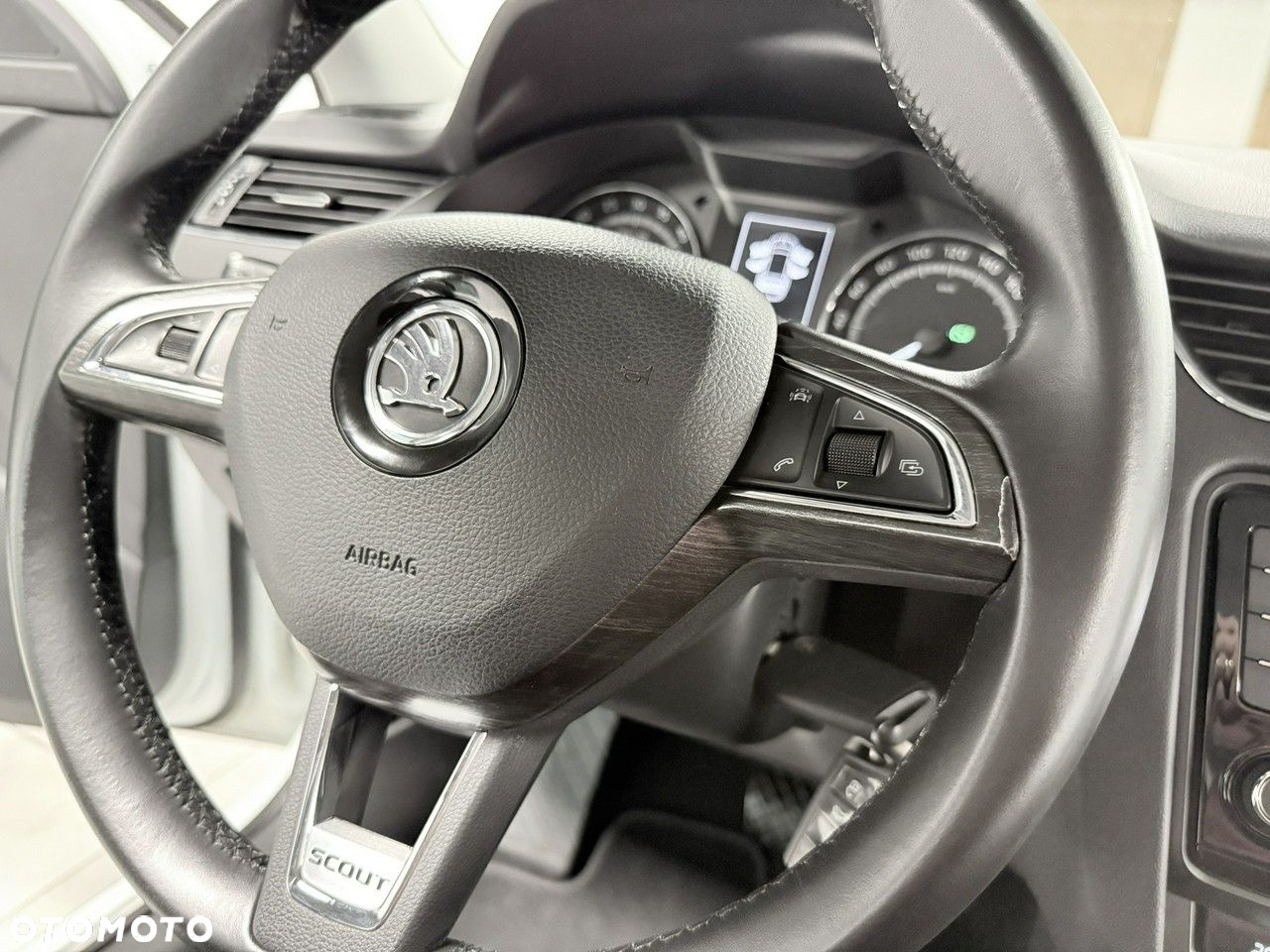 Skoda Octavia Combi 2.0 TDI 4x4 DSG Scout - 22