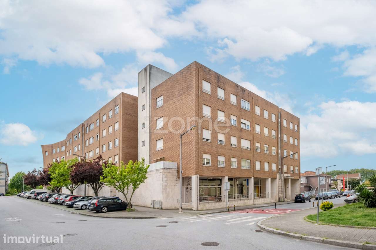 Apartamento T4 com lugar de garagem e arrumos - São Mamede de Infesta - Grande imagem: 2/31