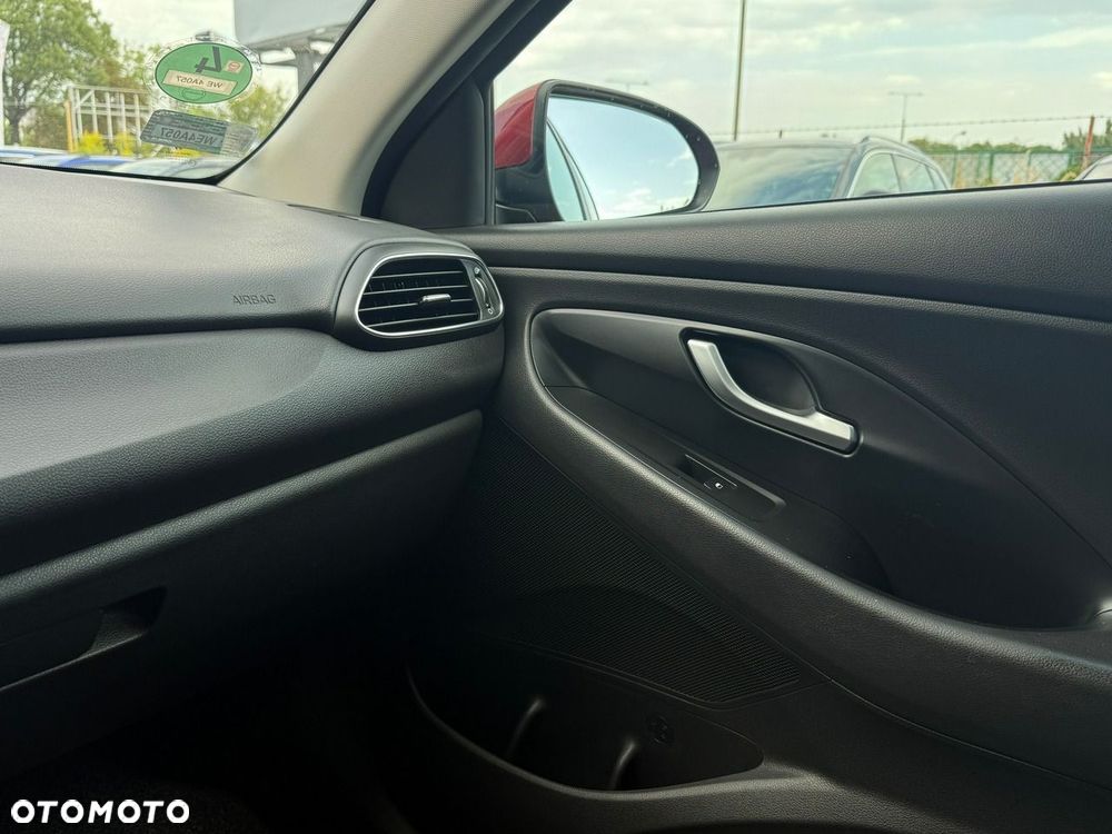 Hyundai i30 1.5 DPI Classic + - 26