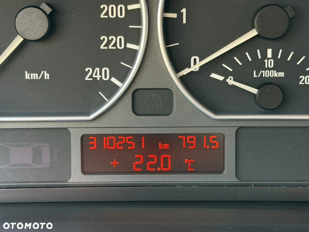 BMW Seria 3 318i - 11