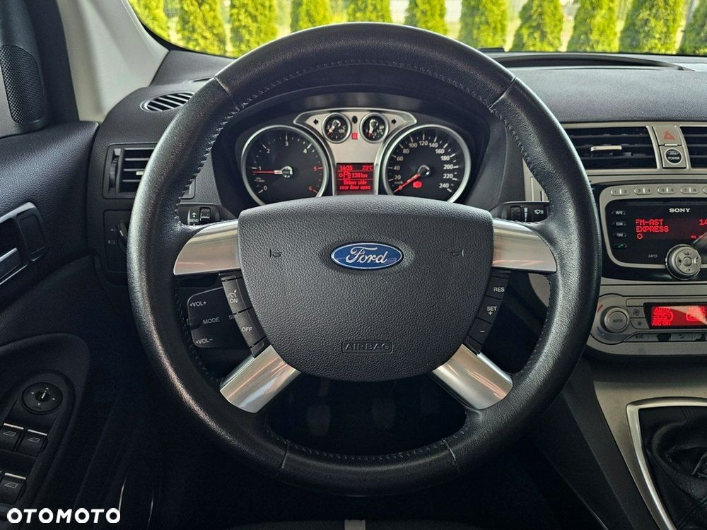 Ford Kuga - 12