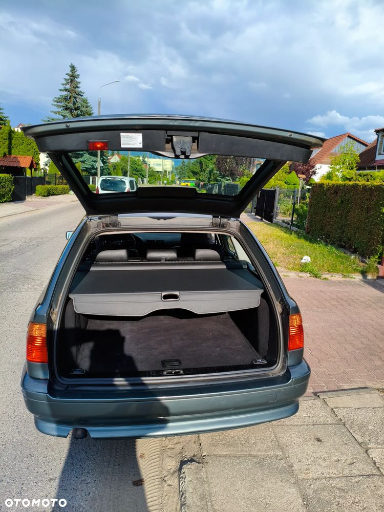 BMW Seria 5 530d Touring - 10