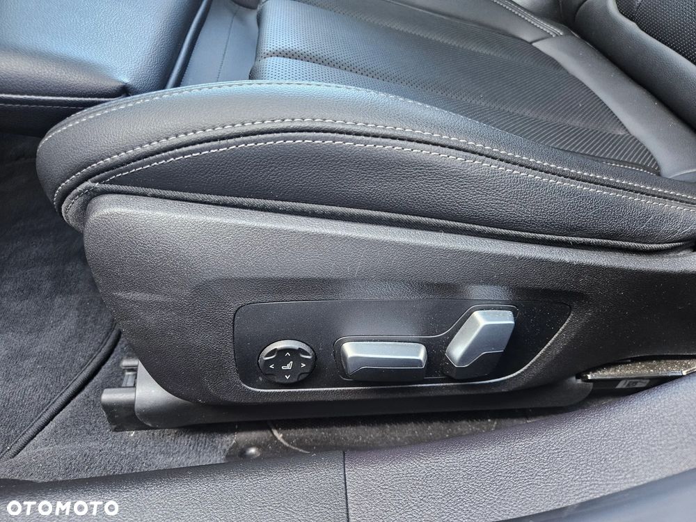 BMW Seria 3 330i - 23