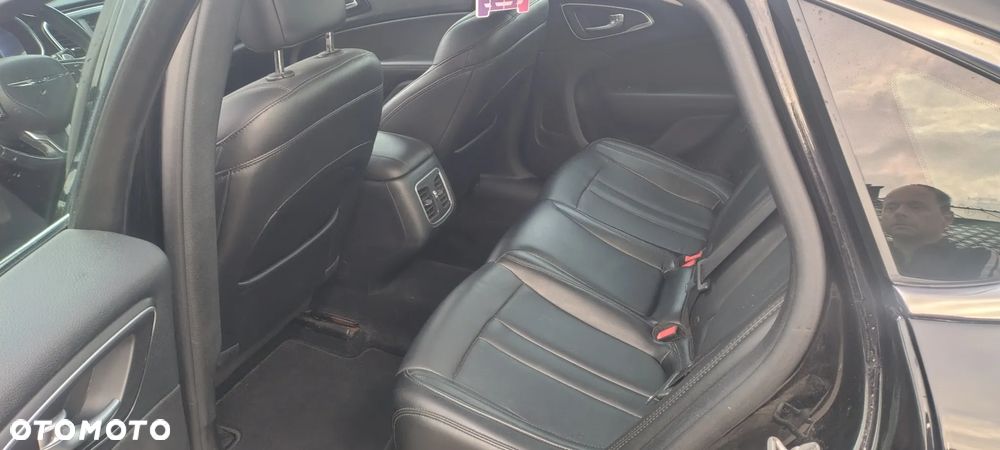 Chrysler 200 - 10