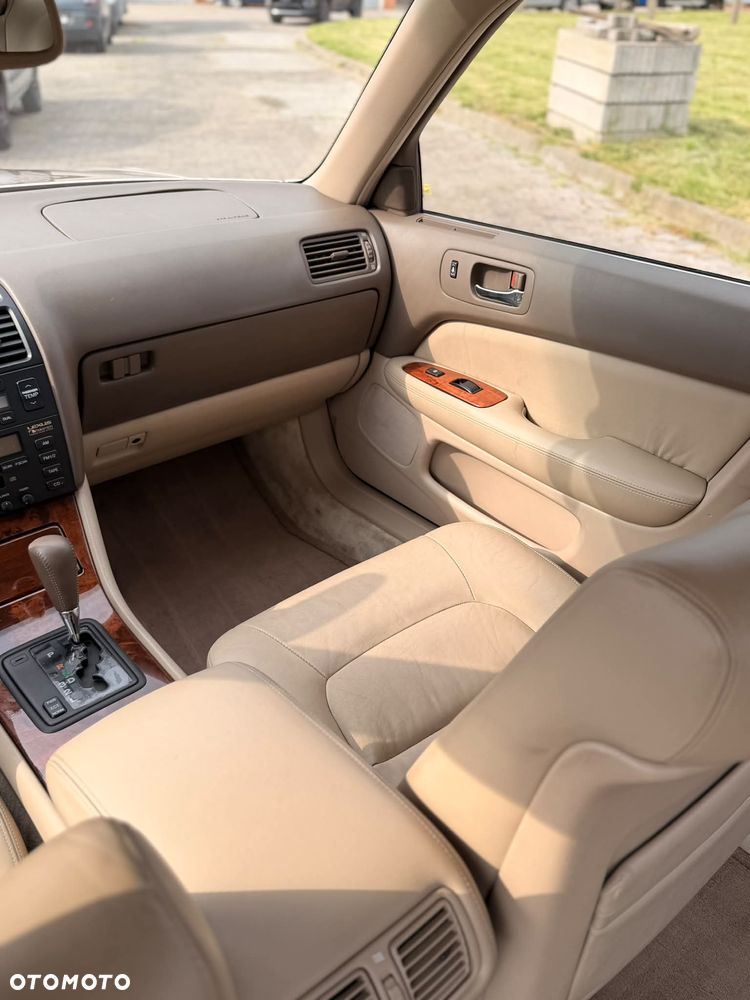 Lexus LS - 9