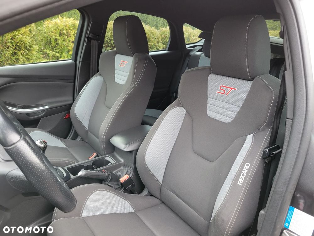 Ford Focus 2.0 EcoBoost ST-2 - 13