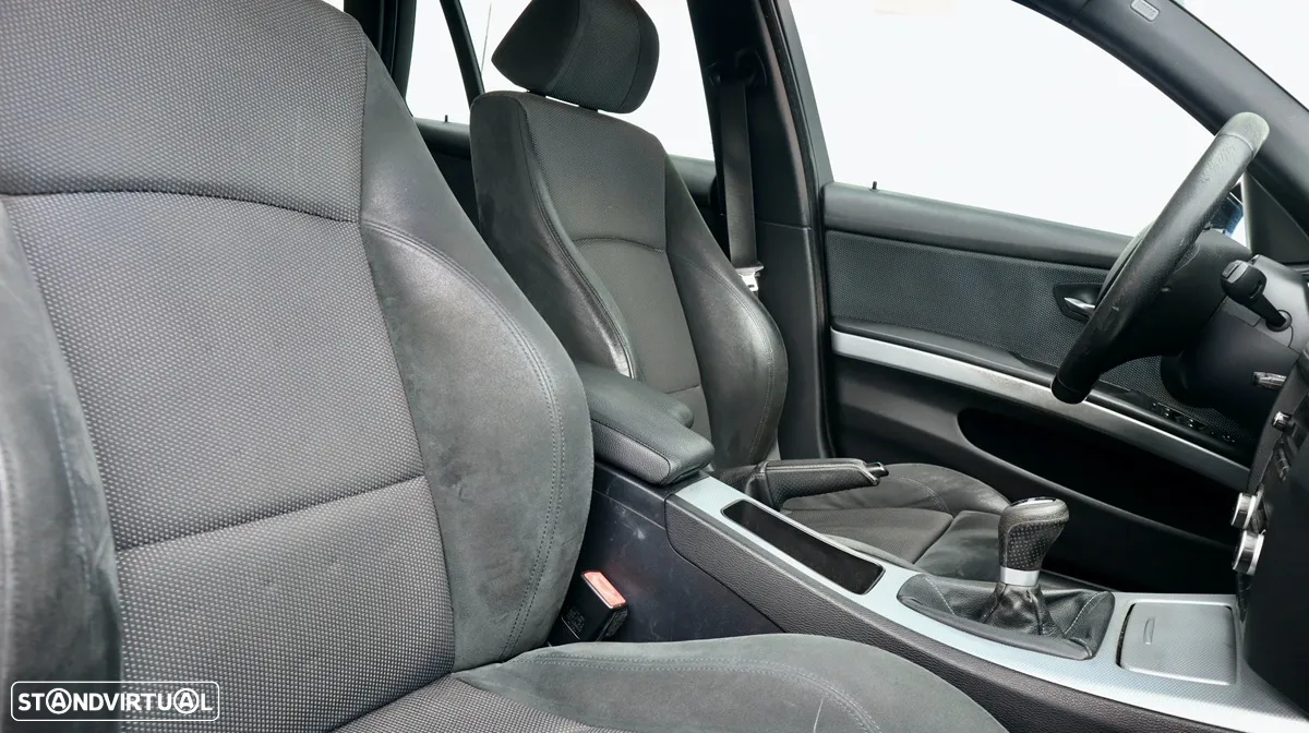BMW 320 d Touring - 27
