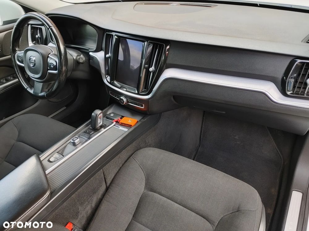 Volvo V60 B3 B Momentum - 5