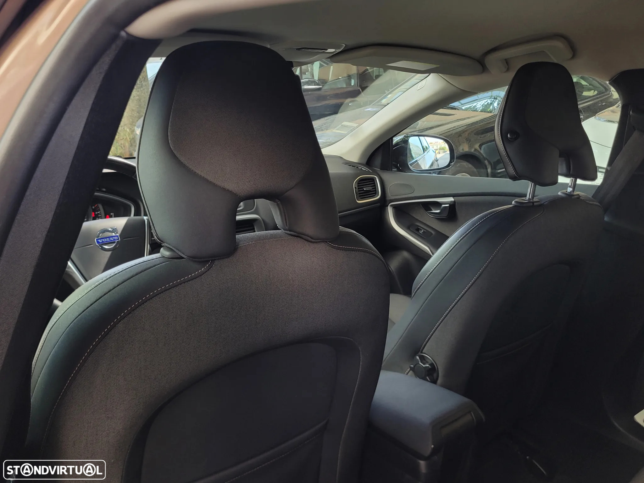 Volvo V40 Cross Country 1.6 D2 VOR - 40