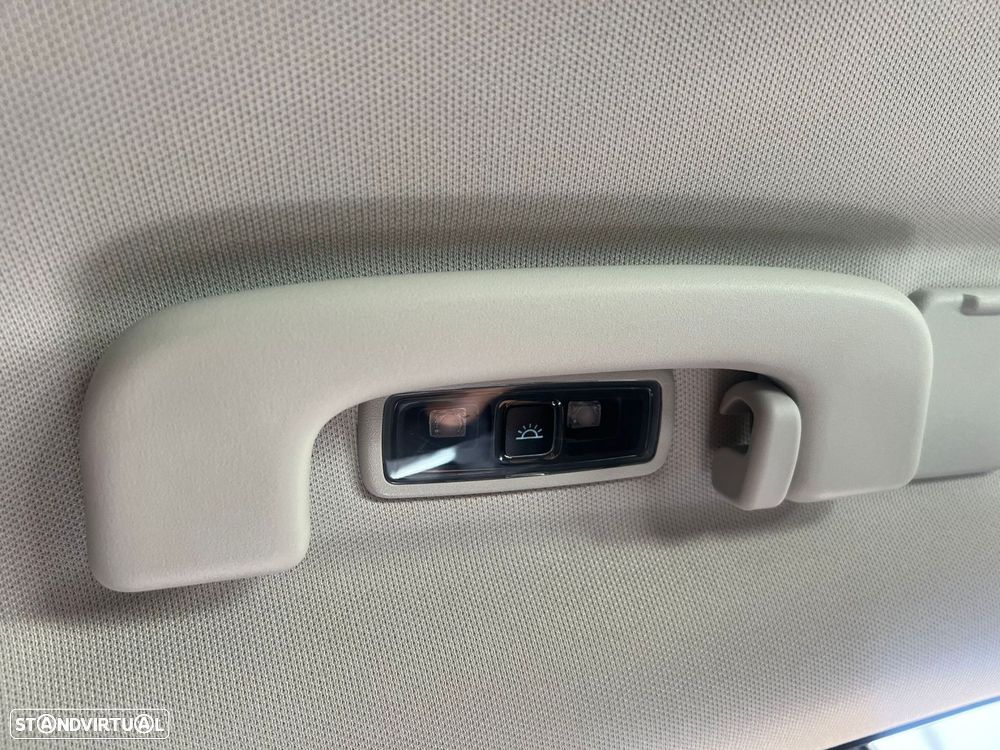 Ford Mustang Mach-E 75.7 kWh Premium AWD - 37