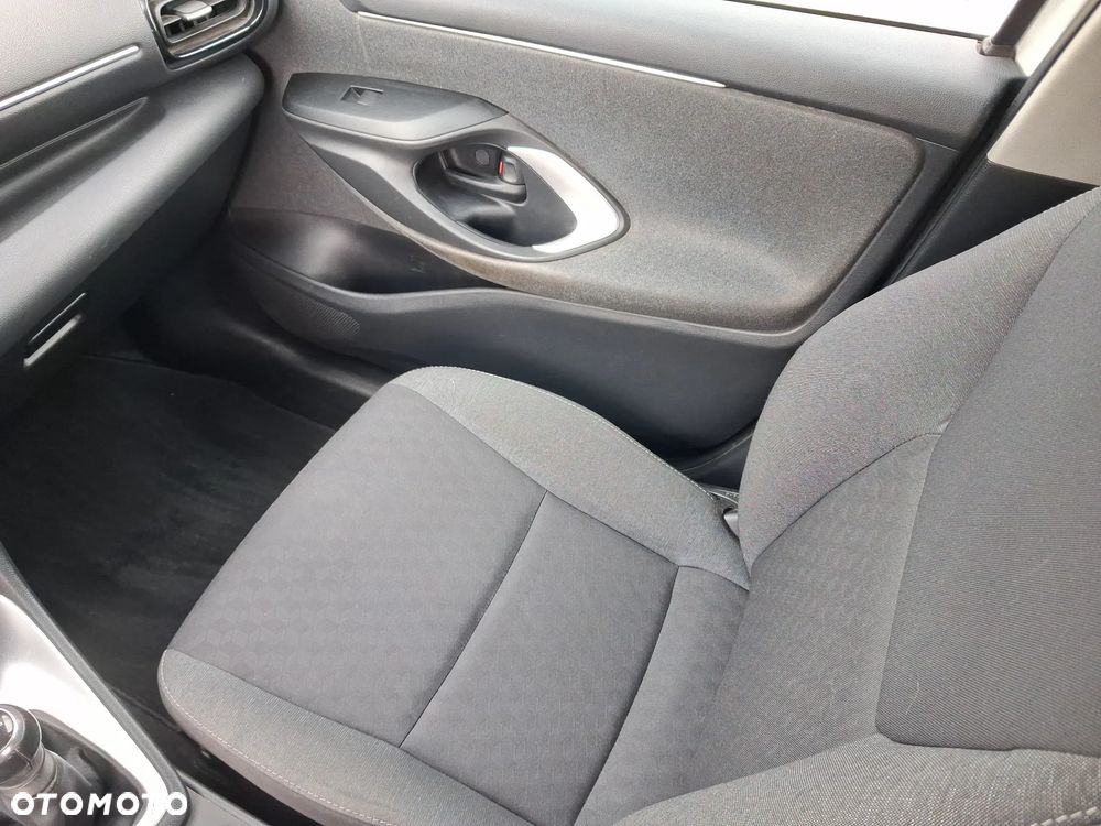 Toyota Yaris 1.5 Comfort - 25