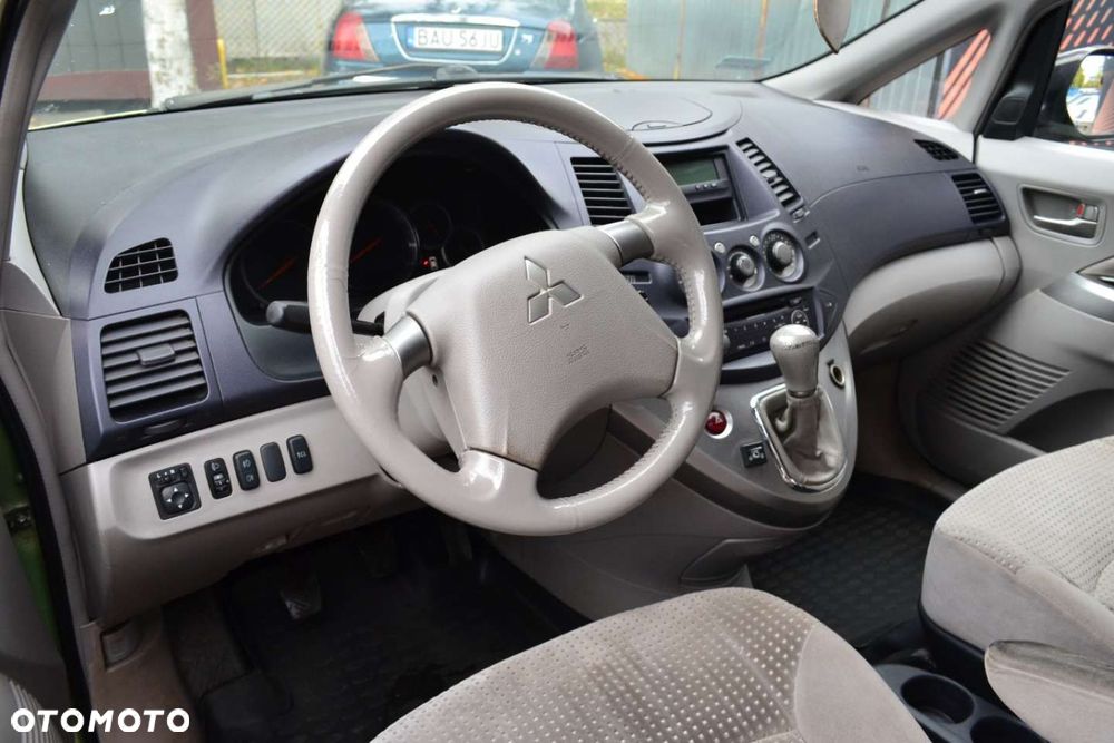 Mitsubishi Grandis - 6