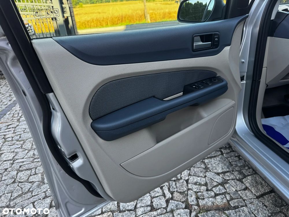 Ford Focus 2.0 16V Sport - 27