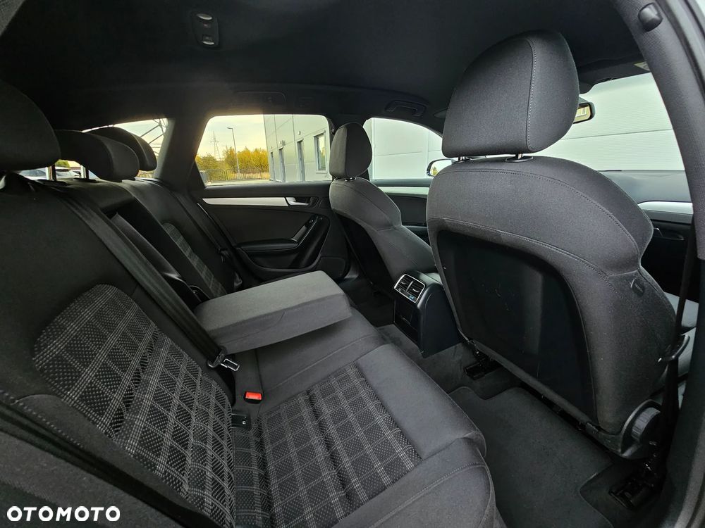 Audi A4 Avant 2.0 TDI DPF clean diesel multitronic S line Sportpaket - 25