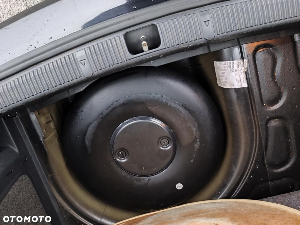 Skoda Fabia 1.4 16V Sport - 8