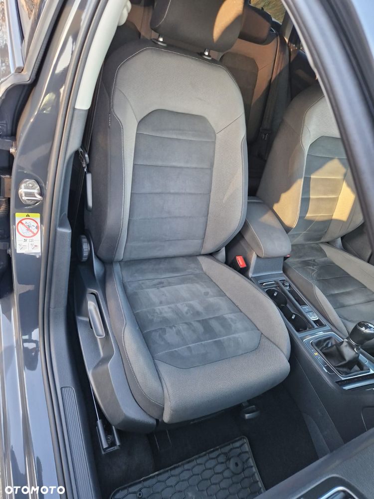 Volkswagen Golf - 28