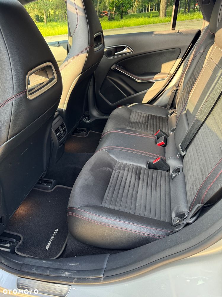 Mercedes-Benz CLA 220 4-Matic AMG Line - 10