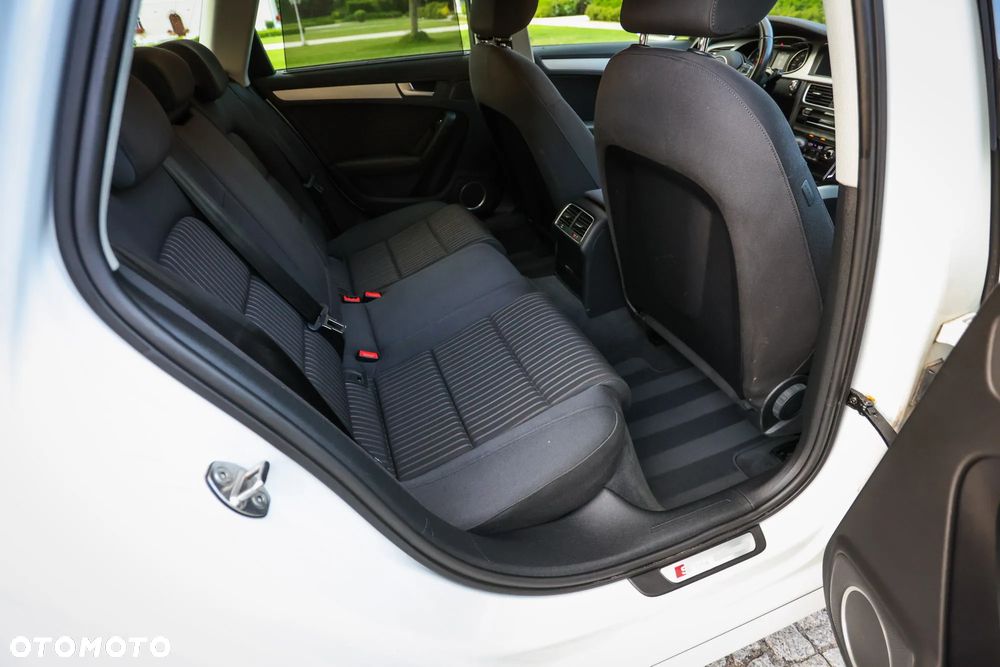 Audi A4 Avant 2.0 TDI DPF clean diesel quattro S tronic S line Sportpaket - 26