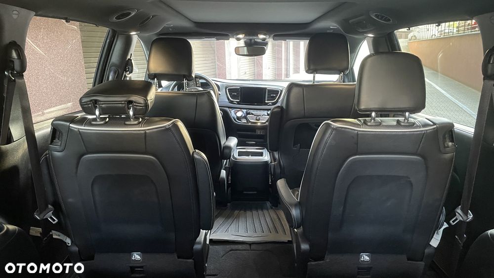 Chrysler Pacifica - 27