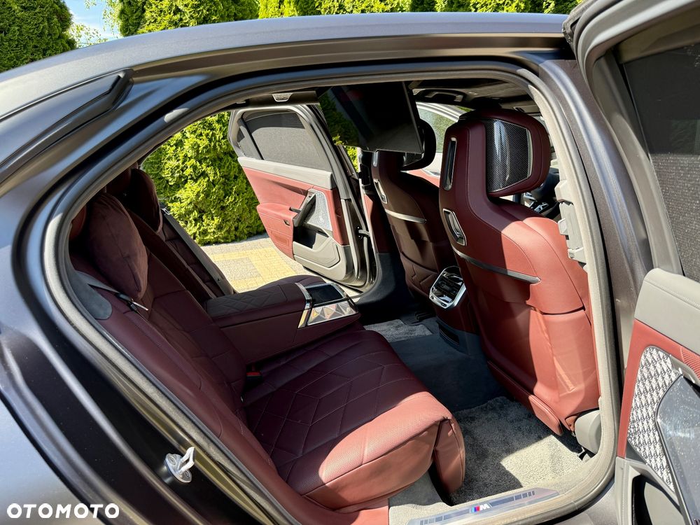 BMW Seria 7 740d xDrive mHEV sport - 28