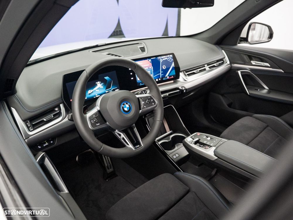 BMW iX1 eDrive20 Pack Desportivo M Pro - 15