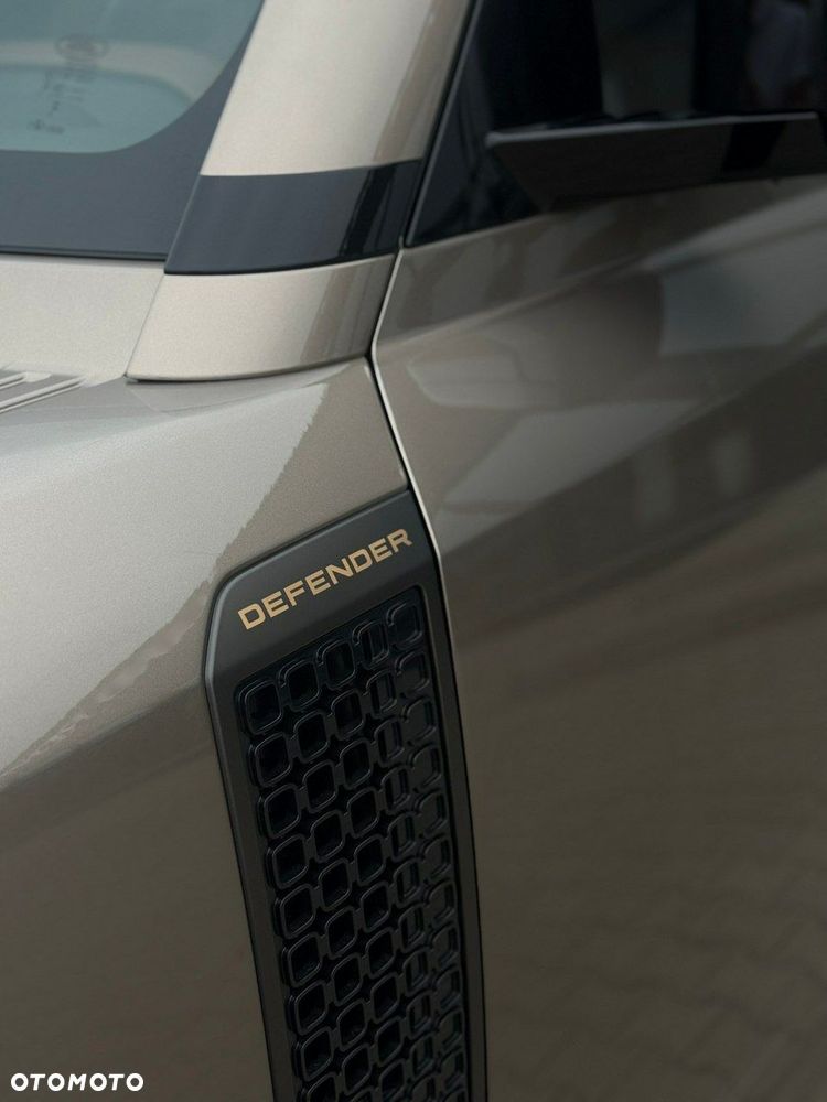 Land Rover Defender - 11