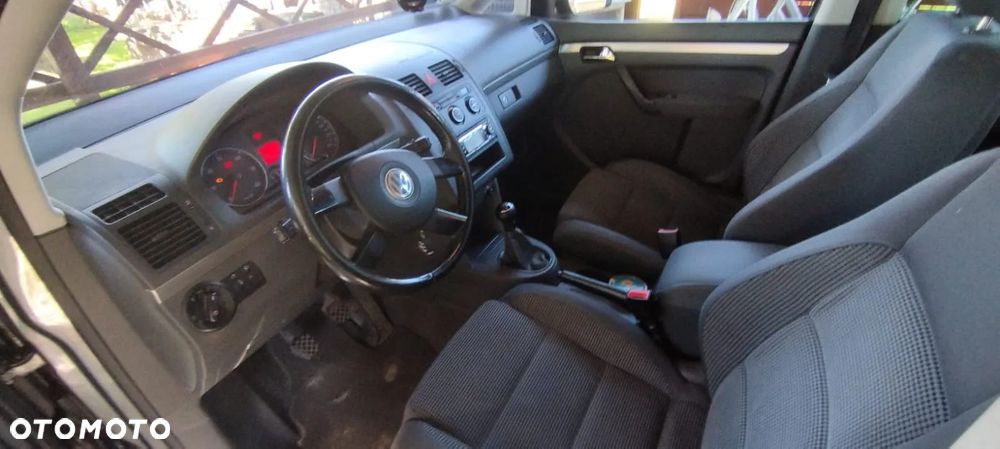 Volkswagen Touran - 11