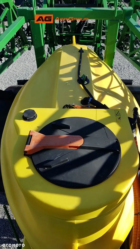 John Deere 824 - 26