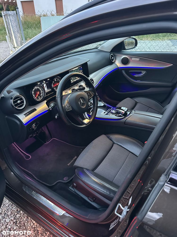Mercedes-Benz Klasa E 220 d 9G-TRONIC - 22
