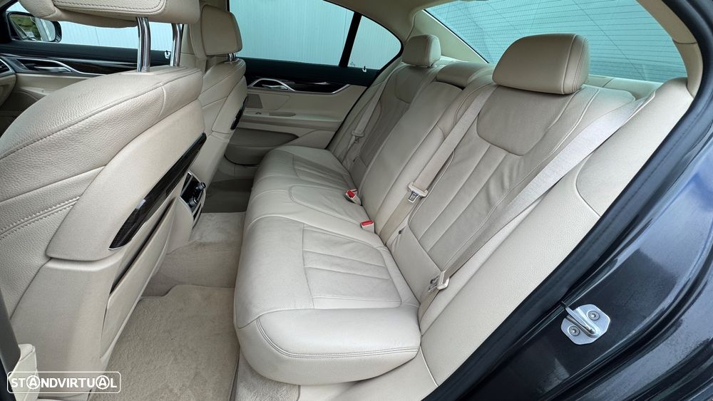 BMW 740 e iPerformance - 13