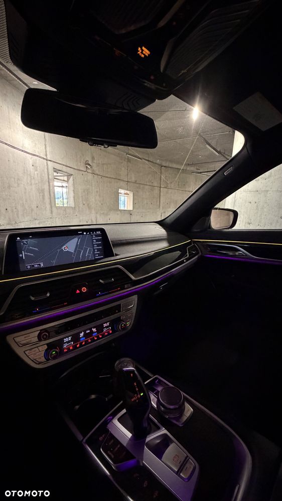 BMW Seria 7 740Li sport - 25