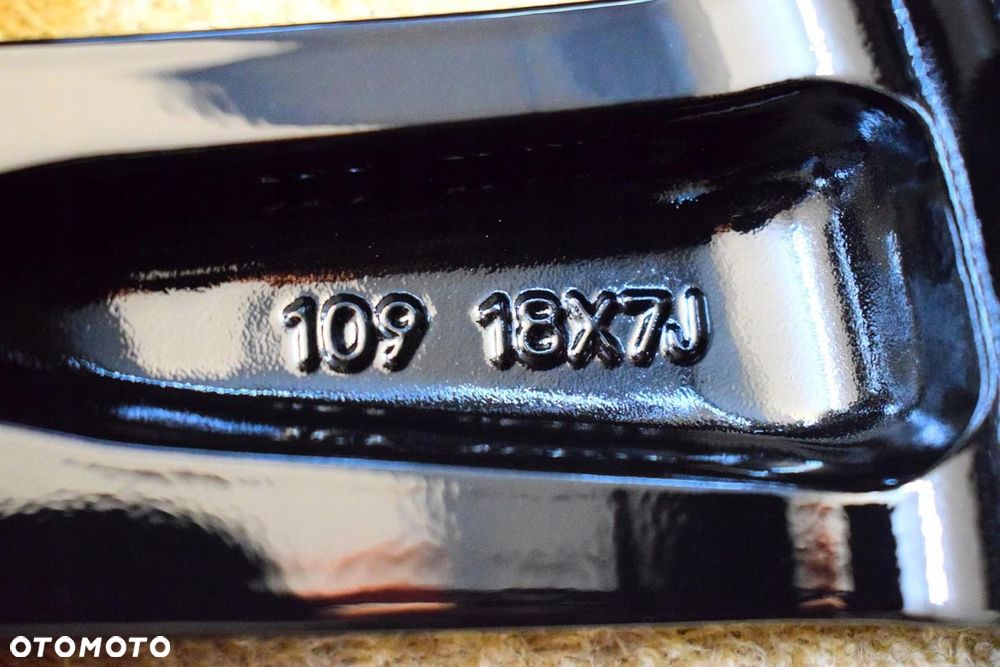 TOYOTA 18 RAV4 V Nowy Model Oryginał Jak Nowe - 4