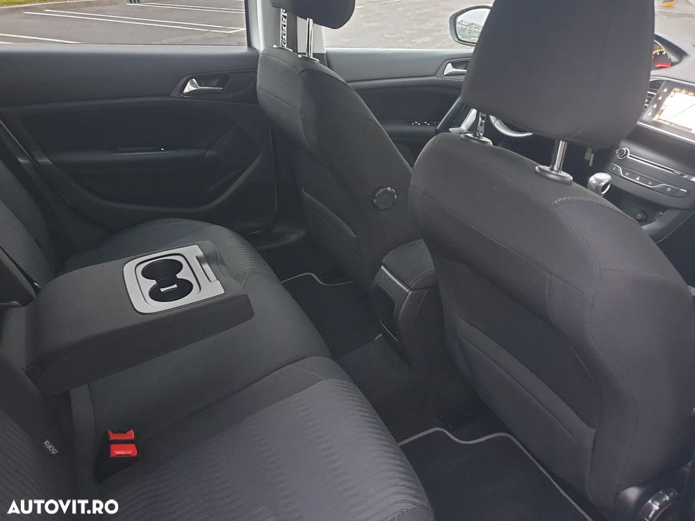 Peugeot 308 1.6 e-HDI FAP STT Allure - 6