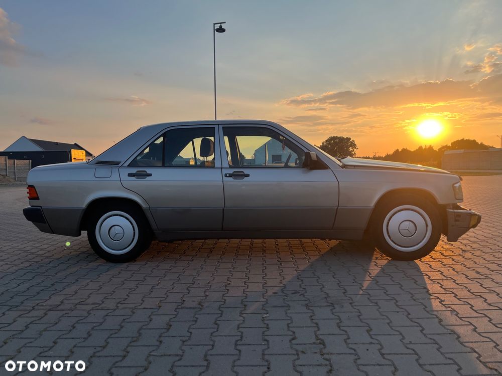 Mercedes-Benz W201 (190) - 6