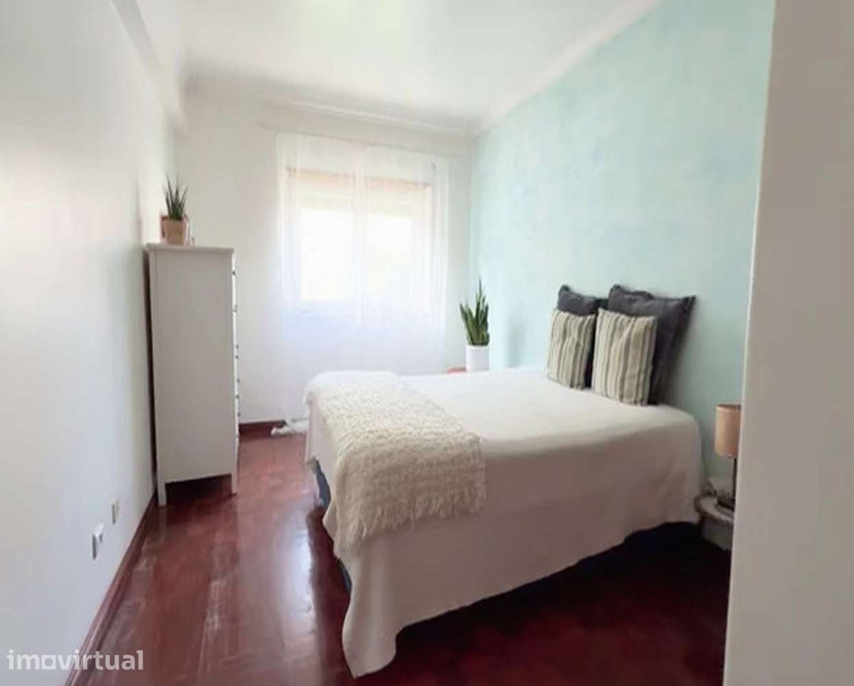 Apartamento T2 com varanda, ar condicionado e excelente localização - Grande imagem: 2/17