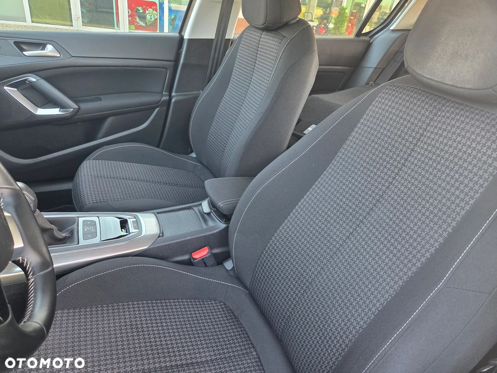 Peugeot 308 BlueHDi 130 EAT6 Stop & Start Active - 28