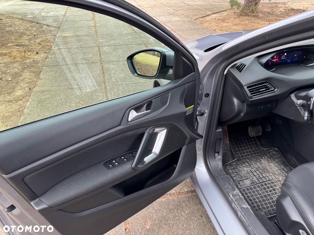 Peugeot 308 1.5 BlueHDi Allure S&S EAT8 - 23