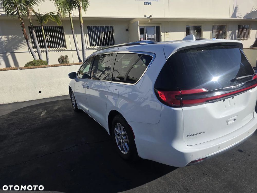 Chrysler Pacifica - 4