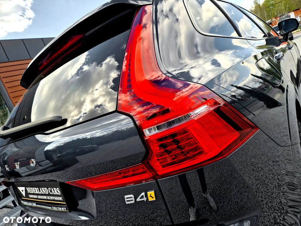 Volvo XC 60 B4 B Plus Dark - 39