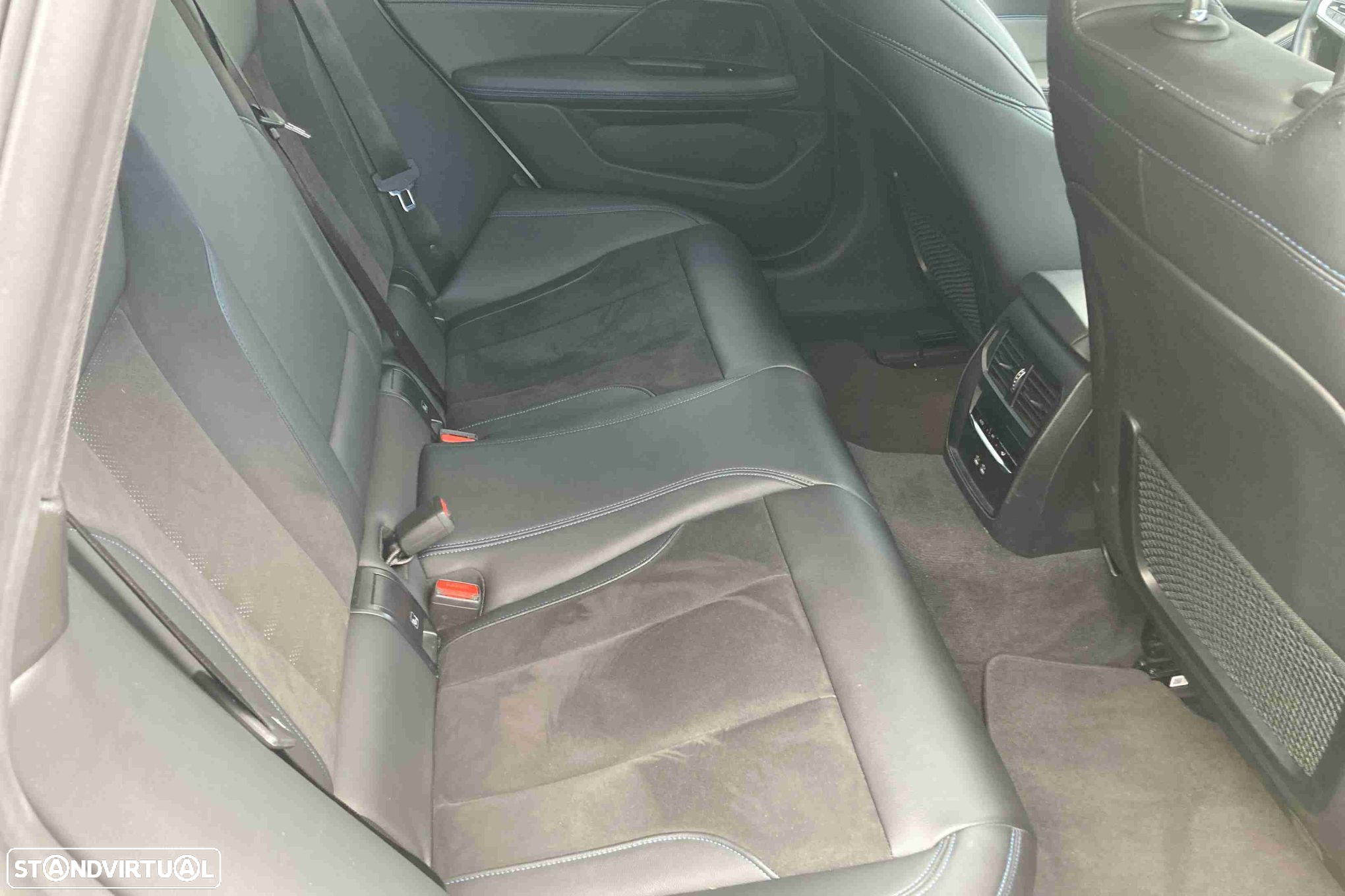 BMW i4 eDrive40 Desportiva M - 12