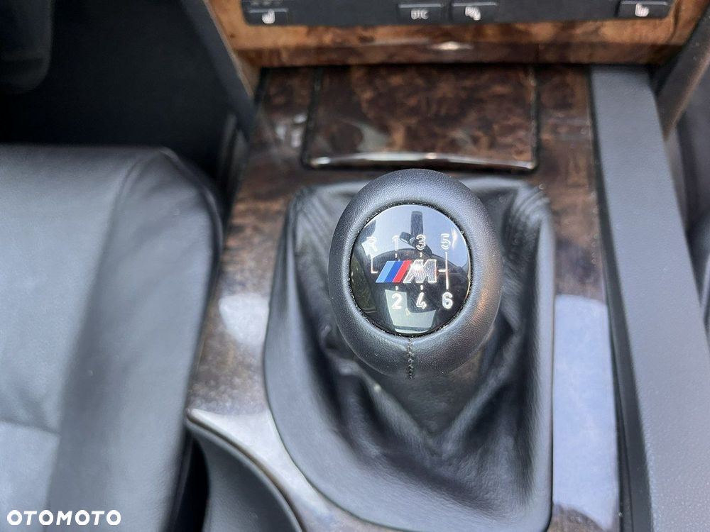 BMW Seria 5 523i Touring - 24