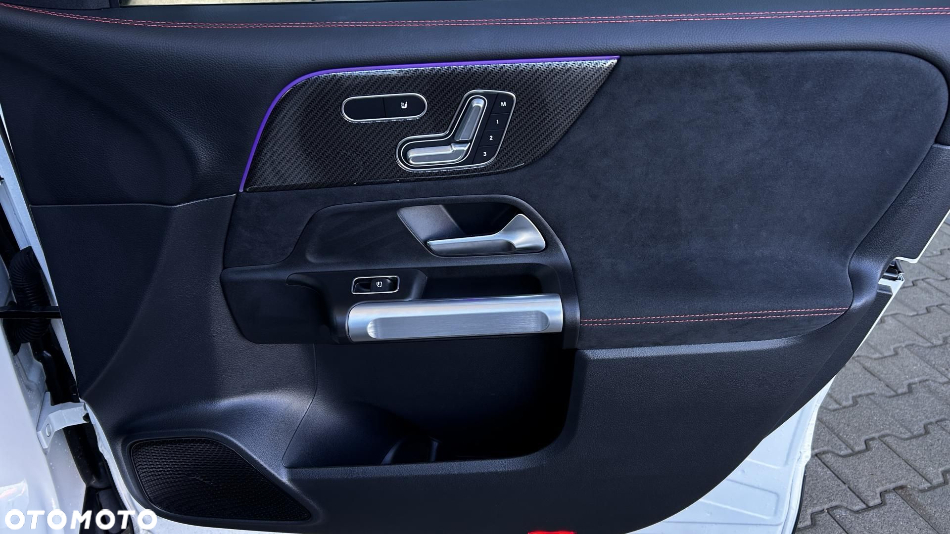 Mercedes-Benz GLB - 22