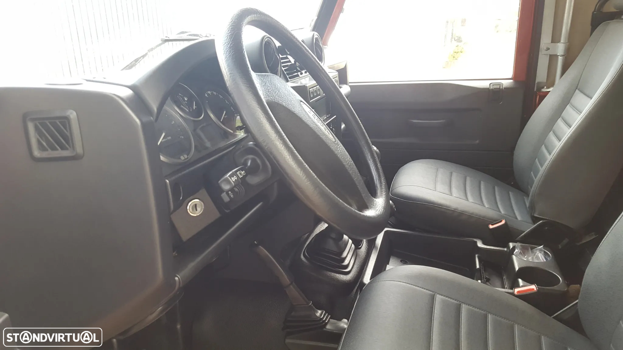 Land Rover Defender 90 SW 2.4 CRD S - 8