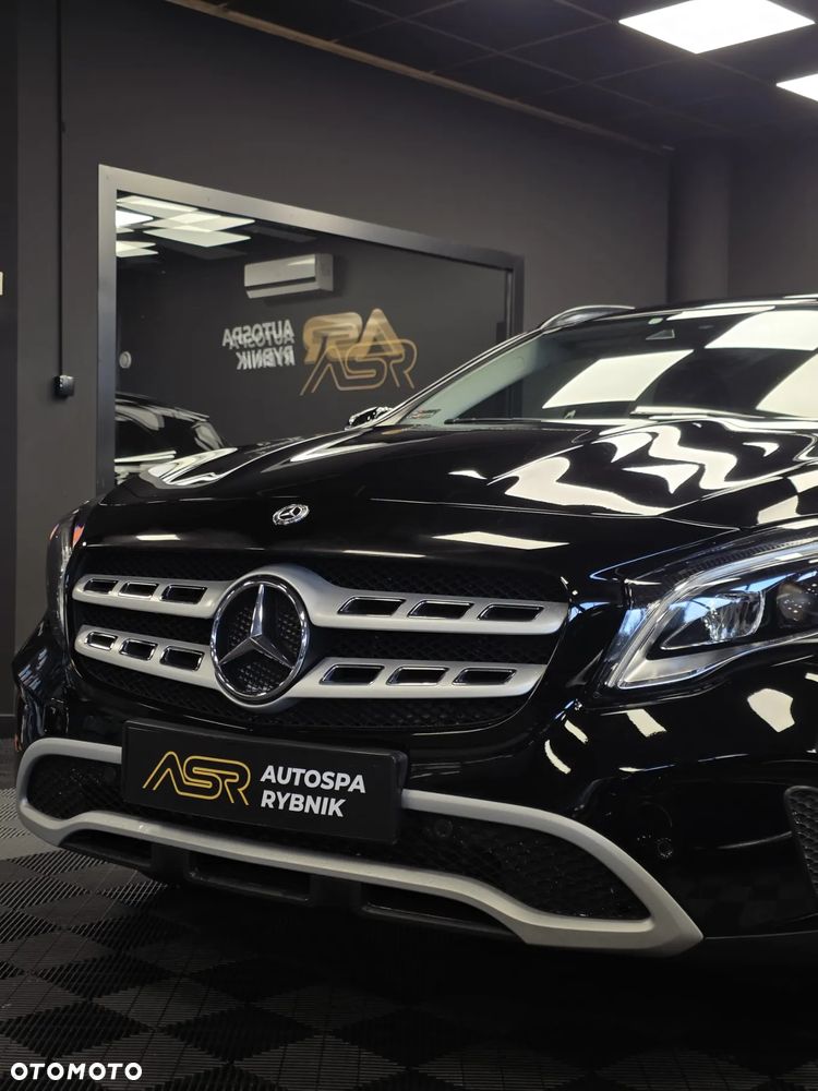 Mercedes-Benz GLA 180 7G-DCT - 10