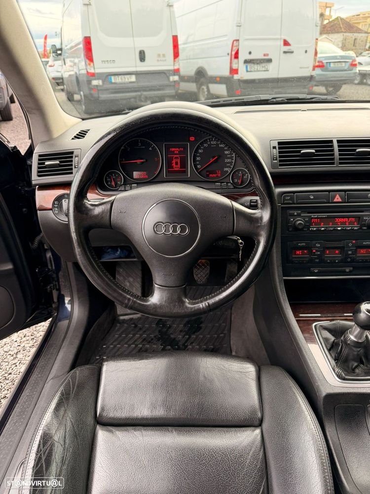 Audi A4 Avant 2.5 TDI quattro - 25