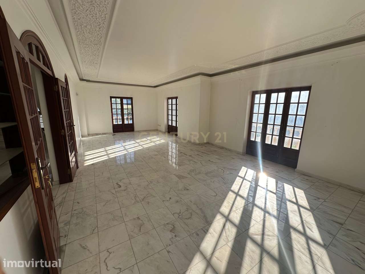 Moradia T5, com excelente localização em Alenquer - Oportunidade unica - Grande imagem: 2/19
