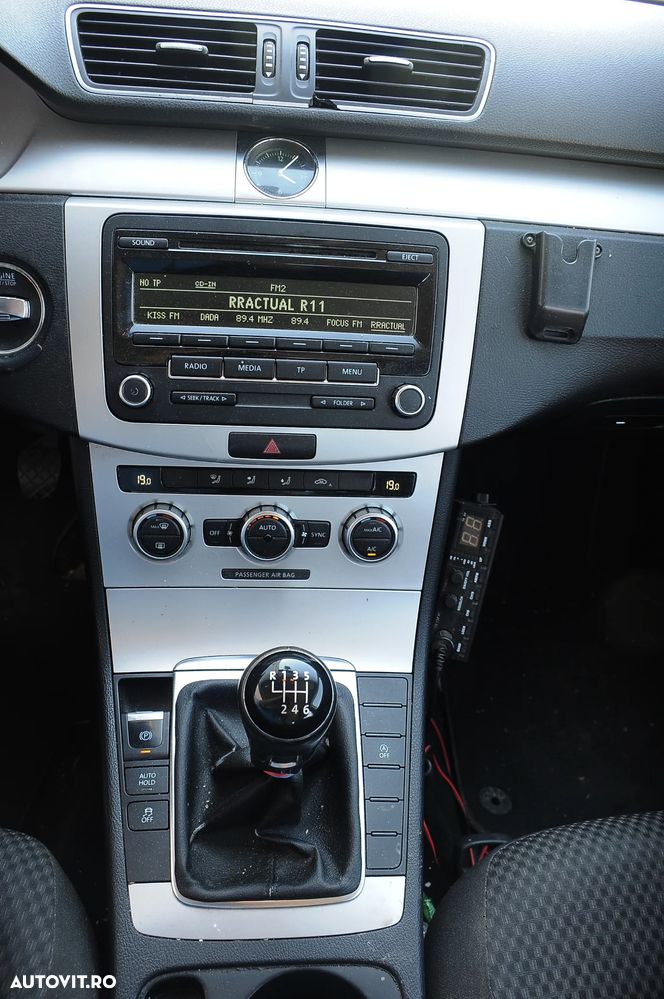 Volkswagen Passat 1.6 TDI BlueMotion Technology Comfortline - 10