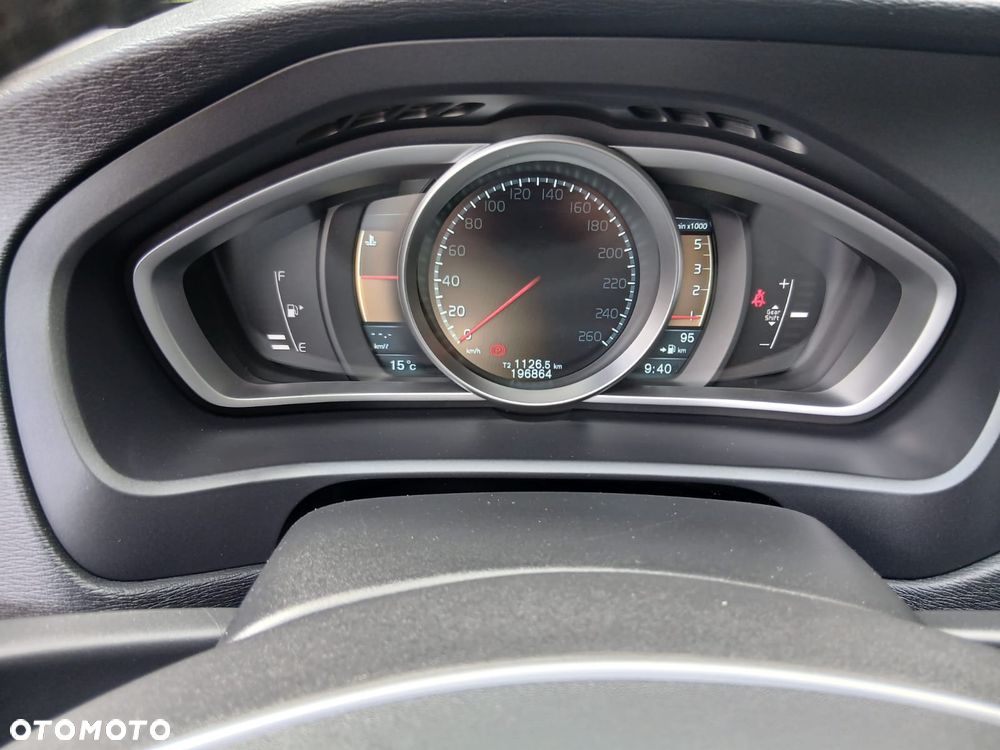 Volvo V40 D2 - 24