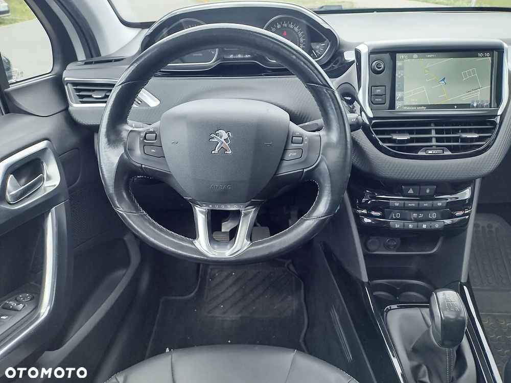 Peugeot 2008 1.2 Pure Tech Allure S&S - 9