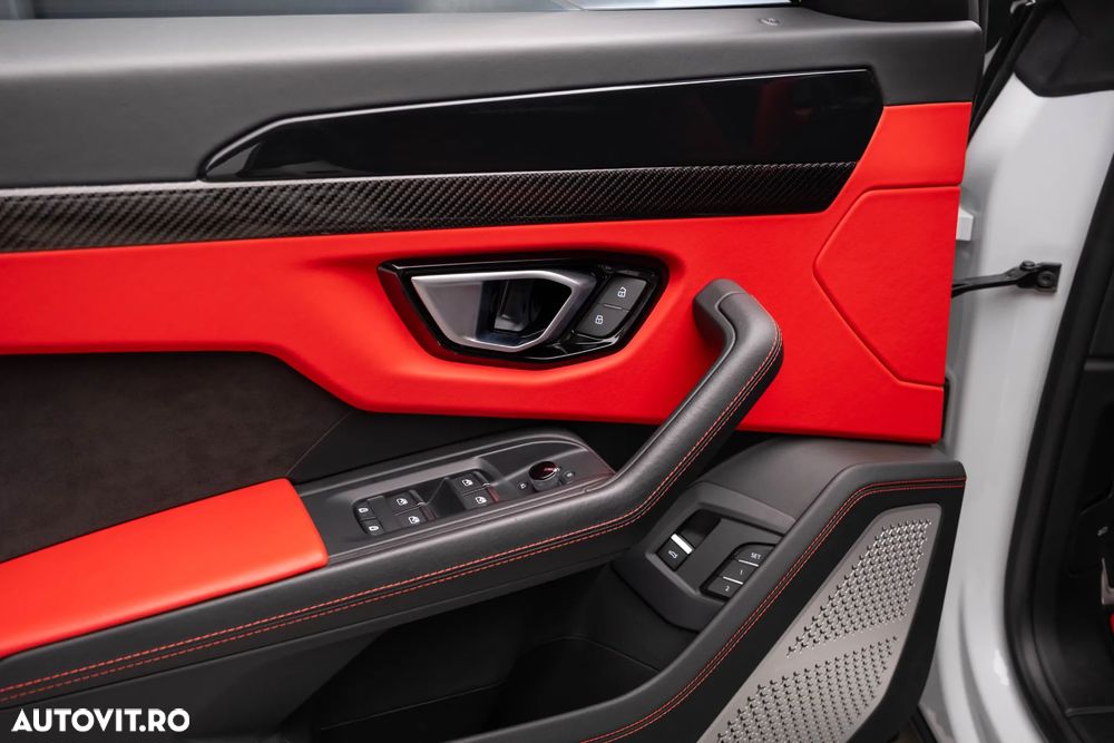 Lamborghini URUS - 32